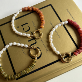 ARMBAND PEARLS AND STONES BRUIN - GOLD PLATED