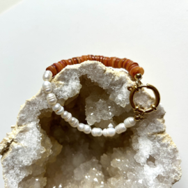 ARMBAND PEARLS AND STONES ORANJE - GOLD PLATED