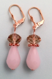 Oorbellen licht roze met topaz facet 0221