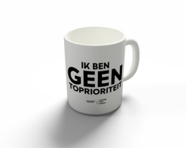 Witte mok met tekst : Ik ben geen Toprioriteit