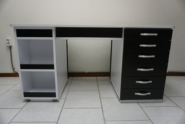 L.S. Basic Luxury Manicure Tafel Met Afzuiging - Chesterfield Gecapitonneerd  Wit/zwart Met Strass Steentjes