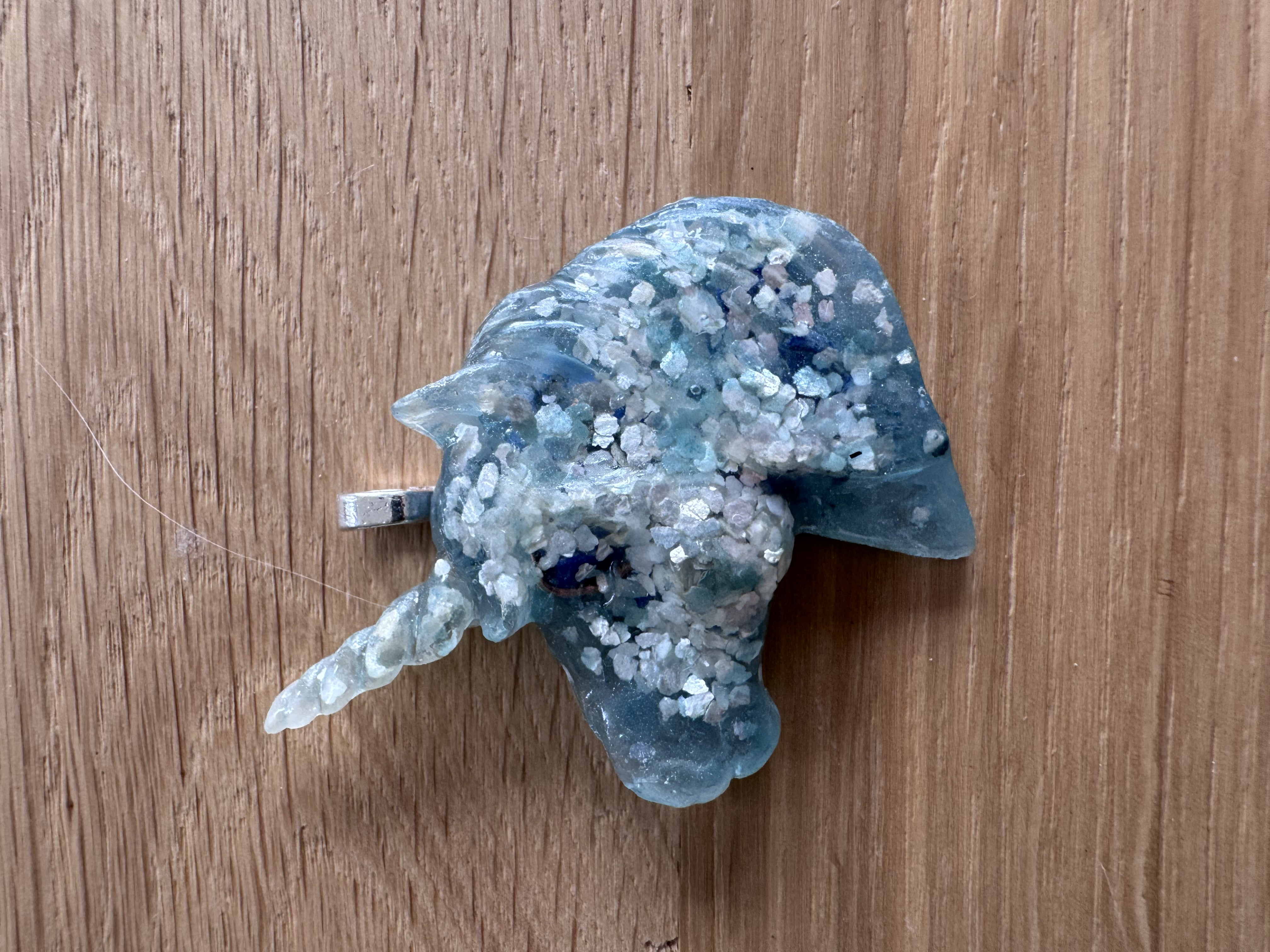 Eenhoorn hanger van orgonite 3