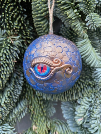 Drakenoog kerstbal blauw met goud =/-7 a  6,5 cm