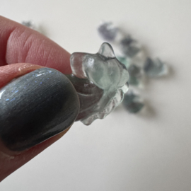 Tiny eenhoorntje van fluoriet - multi colour voornamelijk met lichtgroen