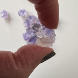 Tiny eenhoorntje van fluoriet - lavendel licht
