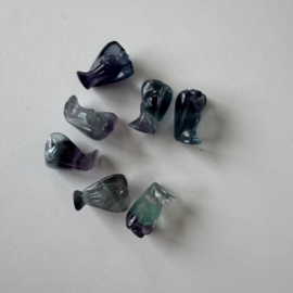 Tiny engeltje van fluoriet - multi colour donker