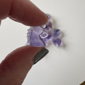 Tiny eenhoorntje van fluoriet - lavendel donker