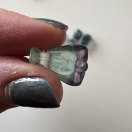 Tiny engeltje van fluoriet - multi colour donker