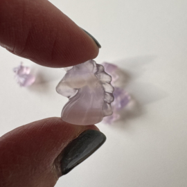 Tiny eenhoorntje van fluoriet - lila-achtig