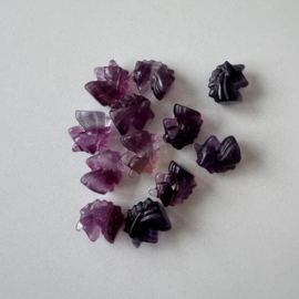 Tiny eenhoorntje van fluoriet - donker violet/paars