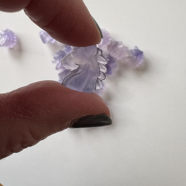 Tiny eenhoorntje van fluoriet - lavendel licht