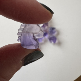 Tiny eenhoorntje van fluoriet - lavendel donker