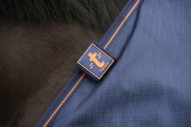 BUCAS KLITTENBANDSLUITING HALS SMALL THERAPY LOGO NAVY ORANGE