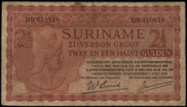 Suriname  PLS14.2.b 2 1/2 Gulden 1955