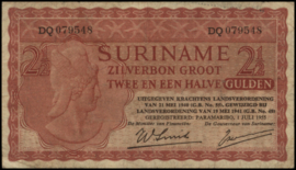 Suriname  PLS14.2.b 2 1/2 Gulden 1955