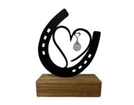 Mini Urn Hoefijzer met Hart op Houten Sokkel