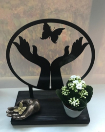Mini urn hand met vlinder