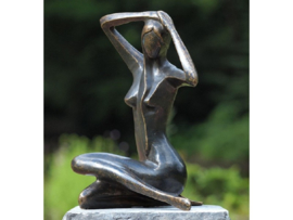 Tuinbeeld - bronzen beeld - Grote zittende vrouw - Bronzartes - 39 cm hoog