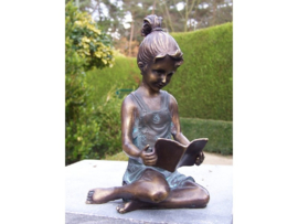 Bronzen beeldje - Tuinbeeld - Beeld Lezend meisje - Bronzartes