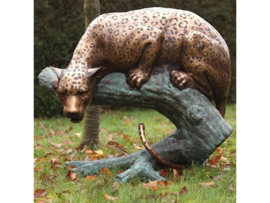 Tuinbeeld - groot bronzen beeld - Jachtluipaard op boomstam - Bronzartes