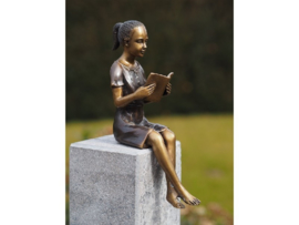 Beeld brons - Lezend Meisje - Bronzartes - 22 cm hoog - voor huis en tuin