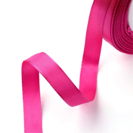 rol met 22.86 meter satijnlint van 10mm breed fuchsia - super aanbieding!