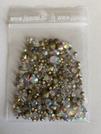 ST01- 10gram (ruim 100) strass steentjes met punt 2 tot 5mm crystal AB