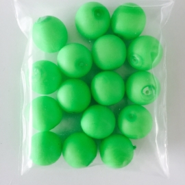 P.52- 16 stuks glaskralen van 12mm neon/fluor groen rubberized