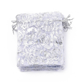 10 stuks organza zakjes 10x12cm wit met zilveren roosjes