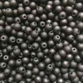C335- 60 stuks ronde glaskralen 6mm mat zwart rubberrized