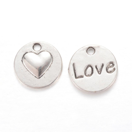 D45- 8 stuks hanger/bedels coin met hartje en tekst 'love' 14mm zilverkleur