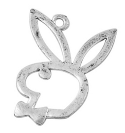 P.123- 5 stuks bedels/hangers playboy bunny 30x23mm zilverkleur