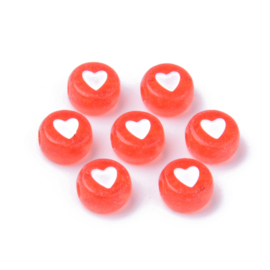 300 stuks letterkralen hartjes rood met witte hartjes 7x4mm