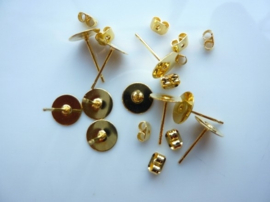 P.33- 10 stuks platte oorstekers met schuifjes 8mm goudkleur