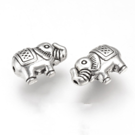 C114- 10 stuks zwaar metalen kralen olifant 8.5x12x4mm zilverkleur