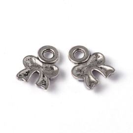 D44- 20 stuks metalen bedels strikjes 8x8mm zilver