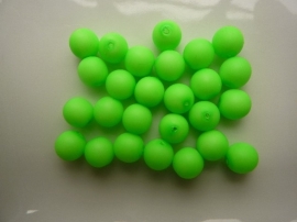 P.52- 16 stuks glaskralen van 12mm neon/fluor groen rubberized