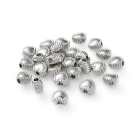 C199- 15 stuks metalen kralen hartjes 6x5mm zilverkleur