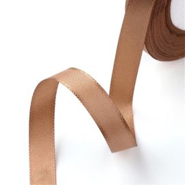 rol met 22.86 meter satijnlint van 10mm breed teddy bruin - super aanbieding!