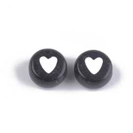 30 stuks letterkralen hartjes zwart met witte hartjes 7x3.5mm