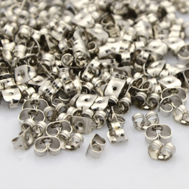 ca. 100 stuks poussets / schuifjes voor oorhaakjes en oorstekers 6x4.5mm zilverkleur