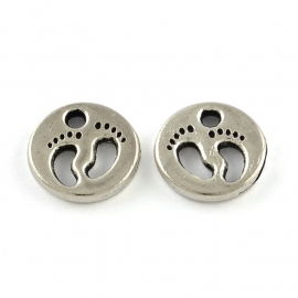 D03- 6 stuks bedels babyvoetjes 11mm zilver