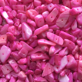 C345- 30 gram freshwater schelpenkralen roze van 8 tot 17mm lang