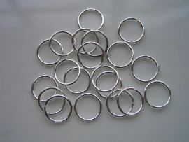 20 stuks  enkele ringetjes van 10mm zilverkleur