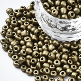 R07- 20gram (180st) glazen baking painted rocailles 4-5mm olive