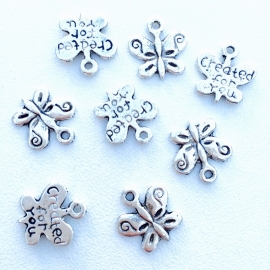 D05- 8 stuks bedels vlinders met tekst created for you 13x13mm zilver