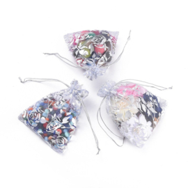 10 stuks organza zakjes 10x12cm wit met zilveren roosjes