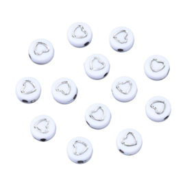 30 stuks letterkralen hartjes wit/zilver - als aanvulling voor letterkralen 7x4mm