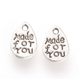 D80- 12 stuks bedels met tekst 'MADE FOR YOU' 11x7.5mm