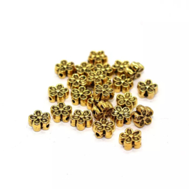 C159- 20 stuks metalen kralen bloem 6.5x4.5mm goudkleur